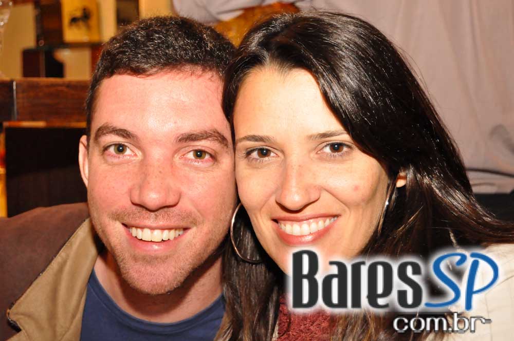 Companhia da Cerveja ofereceu bolinho de tapioca e mini hambúrguer no Happy Hour Companhia da Cerveja ofereceu bolinho de tapioca e mini hambúrguer no Happy Hour