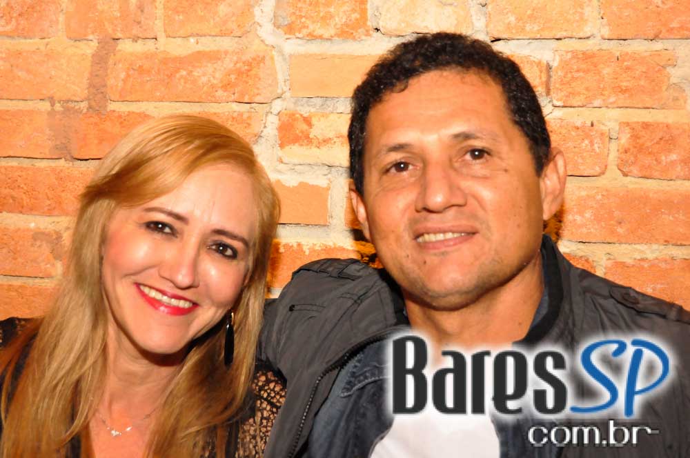 Companhia da Cerveja ofereceu bolinho de tapioca e mini hambúrguer no Happy Hour Companhia da Cerveja ofereceu bolinho de tapioca e mini hambúrguer no Happy Hour