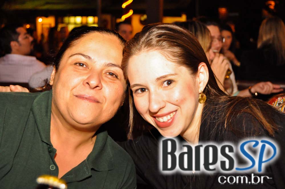 Companhia da Cerveja ofereceu bolinho de tapioca e mini hambúrguer no Happy Hour Companhia da Cerveja ofereceu bolinho de tapioca e mini hambúrguer no Happy Hour