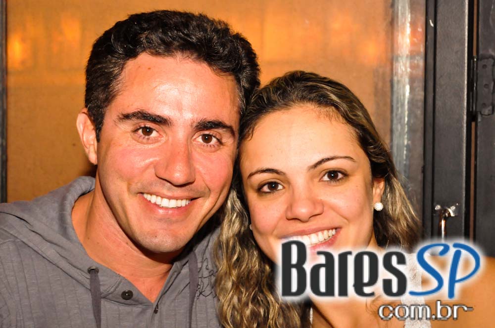 Companhia da Cerveja ofereceu bolinho de tapioca e mini hambúrguer no Happy Hour Companhia da Cerveja ofereceu bolinho de tapioca e mini hambúrguer no Happy Hour