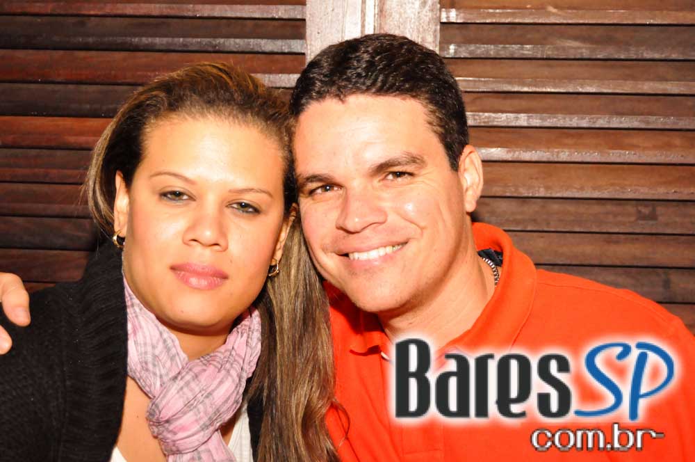 Companhia da Cerveja ofereceu bolinho de tapioca e mini hambúrguer no Happy Hour Companhia da Cerveja ofereceu bolinho de tapioca e mini hambúrguer no Happy Hour