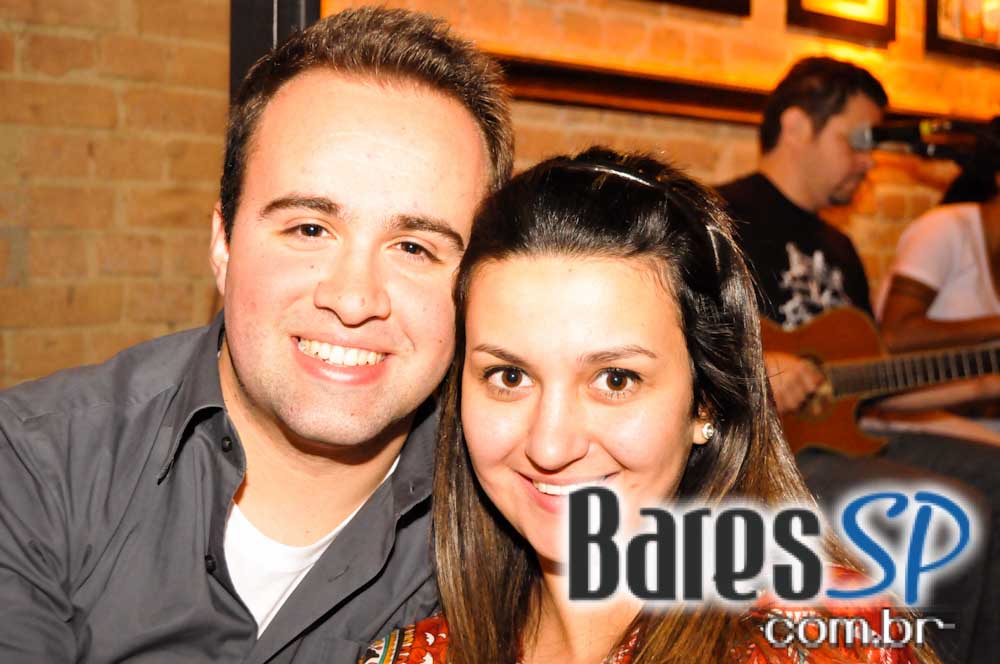 Companhia da Cerveja ofereceu bolinho de tapioca e mini hambúrguer no Happy Hour Companhia da Cerveja ofereceu bolinho de tapioca e mini hambúrguer no Happy Hour