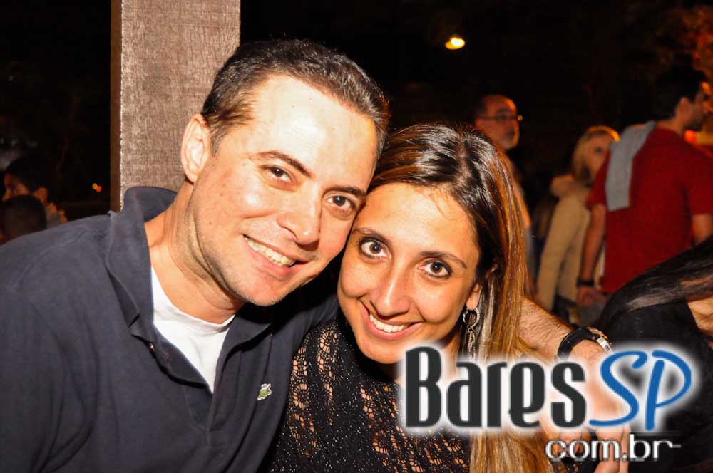 Companhia da Cerveja ofereceu bolinho de tapioca e mini hambúrguer no Happy Hour Companhia da Cerveja ofereceu bolinho de tapioca e mini hambúrguer no Happy Hour