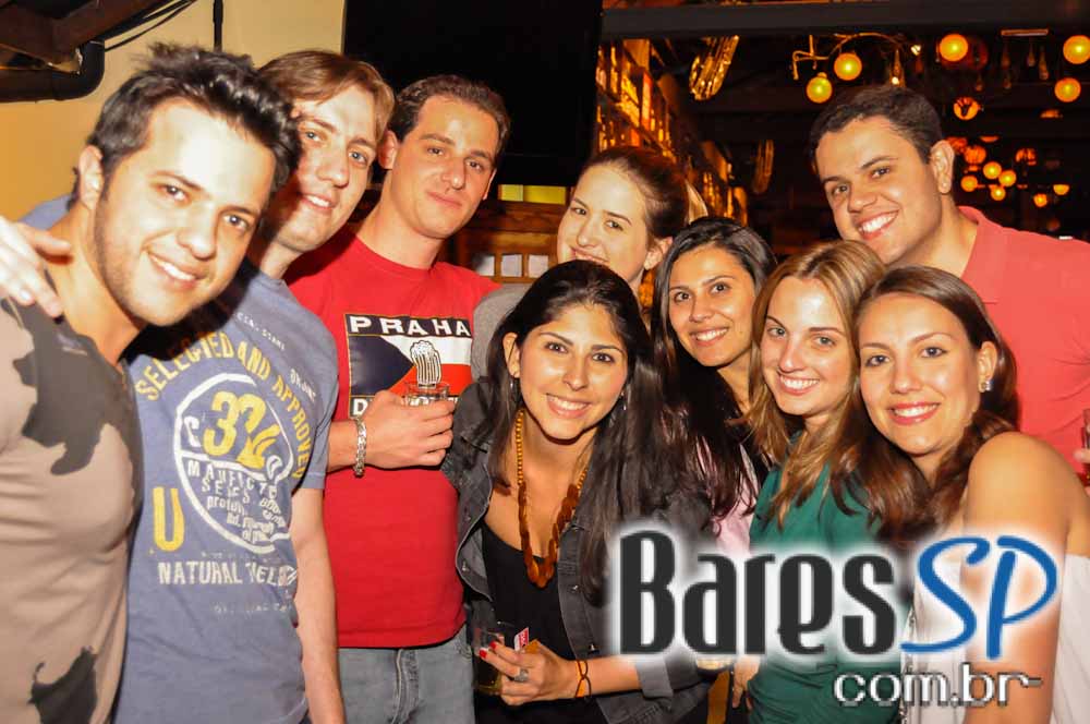 Companhia da Cerveja ofereceu bolinho de tapioca e mini hambúrguer no Happy Hour Companhia da Cerveja ofereceu bolinho de tapioca e mini hambúrguer no Happy Hour