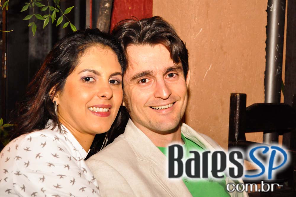 Companhia da Cerveja ofereceu bolinho de tapioca e mini hambúrguer no Happy Hour Companhia da Cerveja ofereceu bolinho de tapioca e mini hambúrguer no Happy Hour