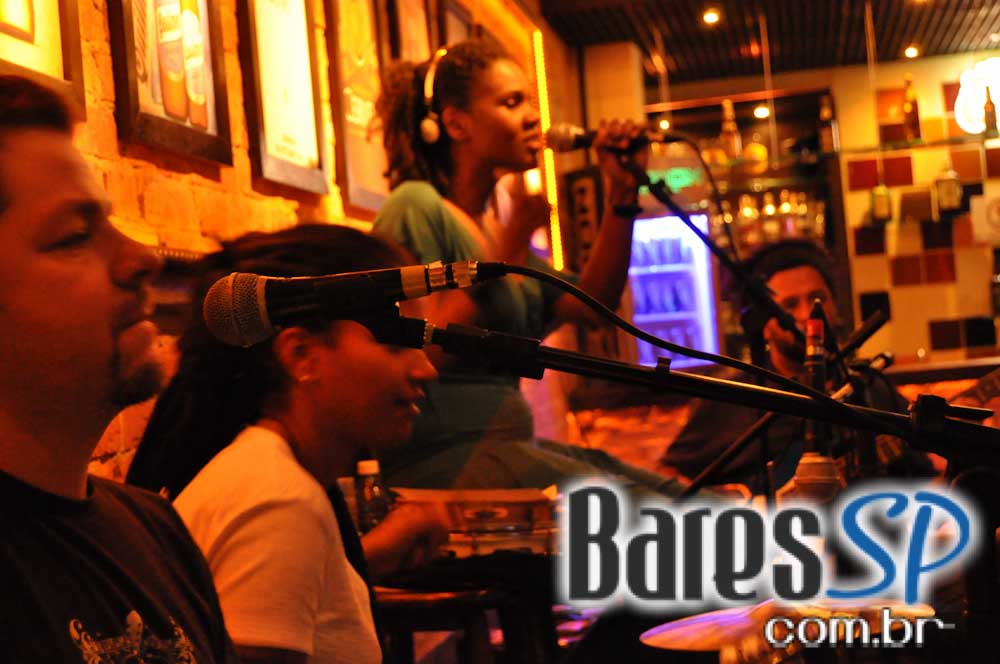 Companhia da Cerveja ofereceu bolinho de tapioca e mini hambúrguer no Happy Hour Companhia da Cerveja ofereceu bolinho de tapioca e mini hambúrguer no Happy Hour