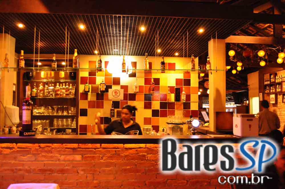 Companhia da Cerveja ofereceu bolinho de tapioca e mini hambúrguer no Happy Hour Companhia da Cerveja ofereceu bolinho de tapioca e mini hambúrguer no Happy Hour