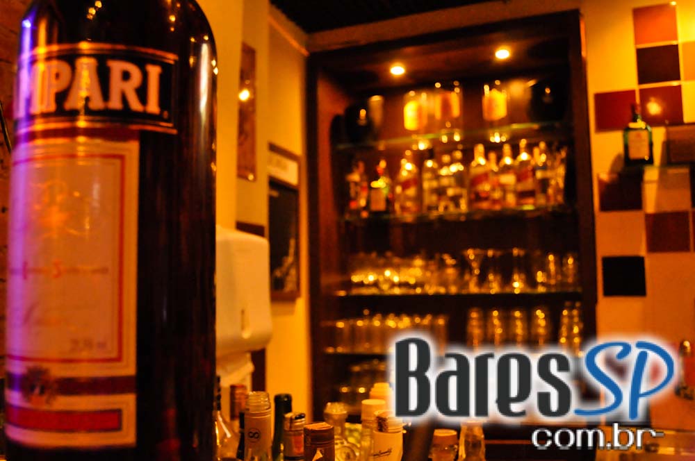 Companhia da Cerveja ofereceu bolinho de tapioca e mini hambúrguer no Happy Hour Companhia da Cerveja ofereceu bolinho de tapioca e mini hambúrguer no Happy Hour