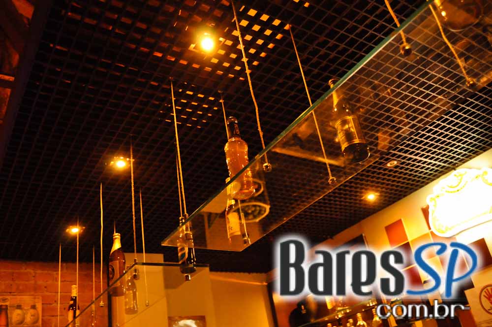 Companhia da Cerveja ofereceu bolinho de tapioca e mini hambúrguer no Happy Hour Companhia da Cerveja ofereceu bolinho de tapioca e mini hambúrguer no Happy Hour