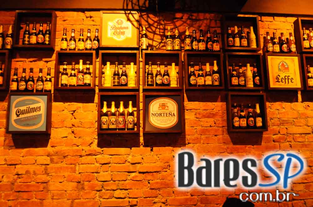 Companhia da Cerveja ofereceu bolinho de tapioca e mini hambúrguer no Happy Hour Companhia da Cerveja ofereceu bolinho de tapioca e mini hambúrguer no Happy Hour