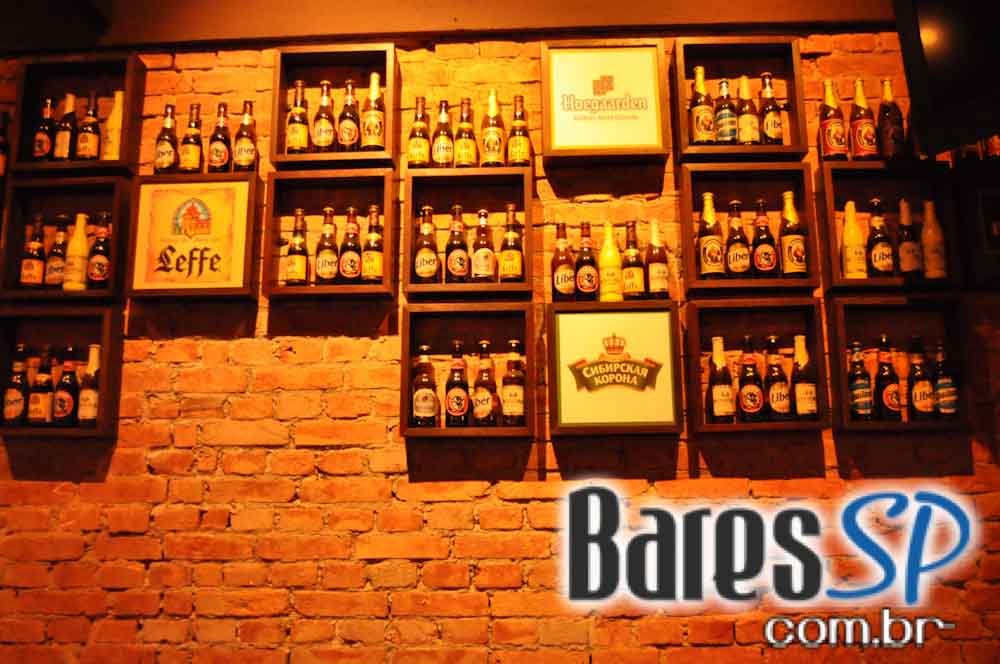 Companhia da Cerveja ofereceu bolinho de tapioca e mini hambúrguer no Happy Hour Companhia da Cerveja ofereceu bolinho de tapioca e mini hambúrguer no Happy Hour