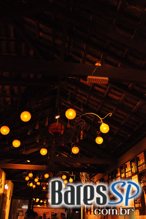 Companhia da Cerveja ofereceu bolinho de tapioca e mini hambúrguer no Happy Hour Companhia da Cerveja ofereceu bolinho de tapioca e mini hambúrguer no Happy Hour