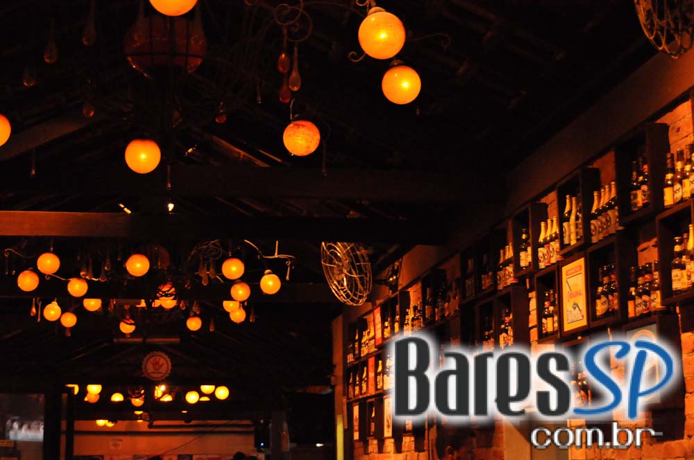 Companhia da Cerveja ofereceu bolinho de tapioca e mini hambúrguer no Happy Hour Companhia da Cerveja ofereceu bolinho de tapioca e mini hambúrguer no Happy Hour