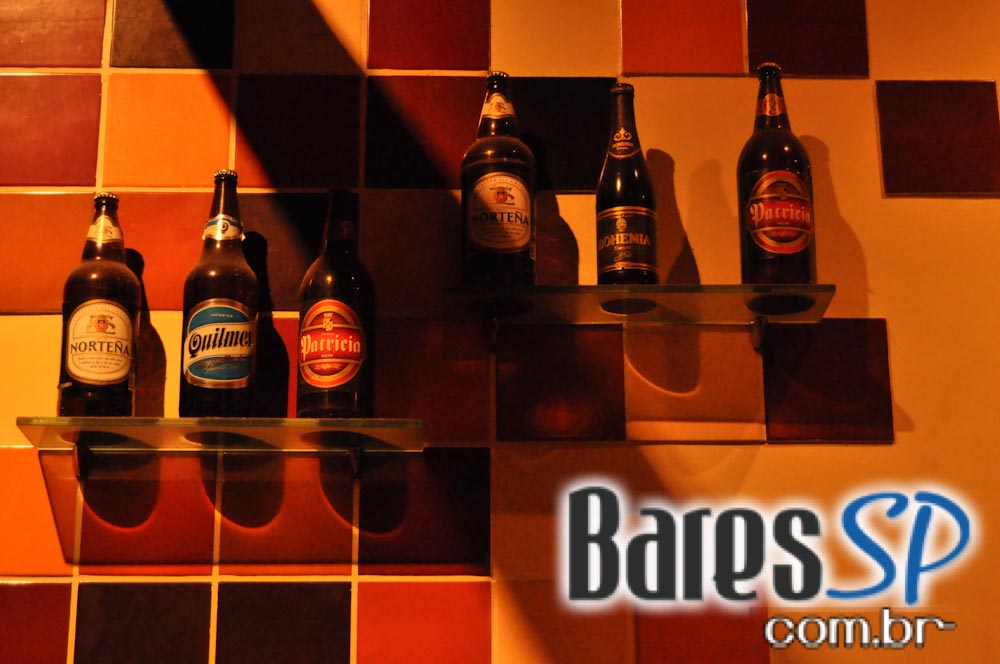 Companhia da Cerveja ofereceu bolinho de tapioca e mini hambúrguer no Happy Hour Companhia da Cerveja ofereceu bolinho de tapioca e mini hambúrguer no Happy Hour