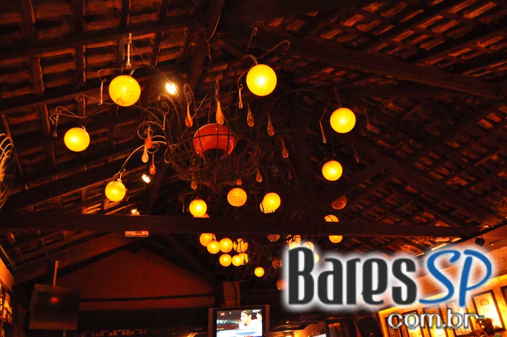 Companhia da Cerveja ofereceu bolinho de tapioca e mini hambúrguer no Happy Hour Companhia da Cerveja ofereceu bolinho de tapioca e mini hambúrguer no Happy Hour