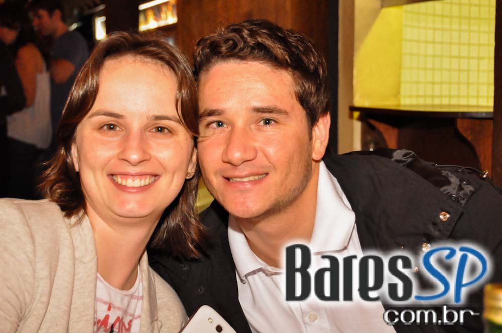 Companhia da Cerveja ofereceu bolinho de tapioca e mini hambúrguer no Happy Hour Companhia da Cerveja ofereceu bolinho de tapioca e mini hambúrguer no Happy Hour