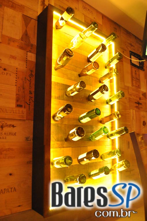 Evviva Restobar ofereceu ambiente intimista e cardápio variado na quinta-feira Evviva Restobar ofereceu ambiente intimista e cardápio variado na quinta-feira