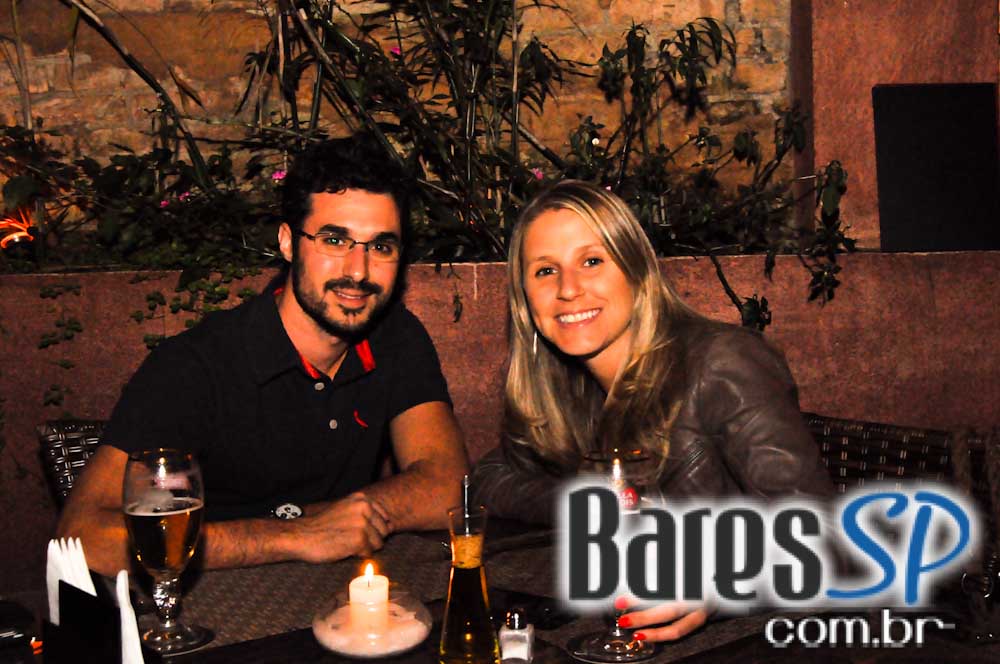 Evviva Restobar ofereceu ambiente intimista e cardápio variado na quinta-feira Evviva Restobar ofereceu ambiente intimista e cardápio variado na quinta-feira