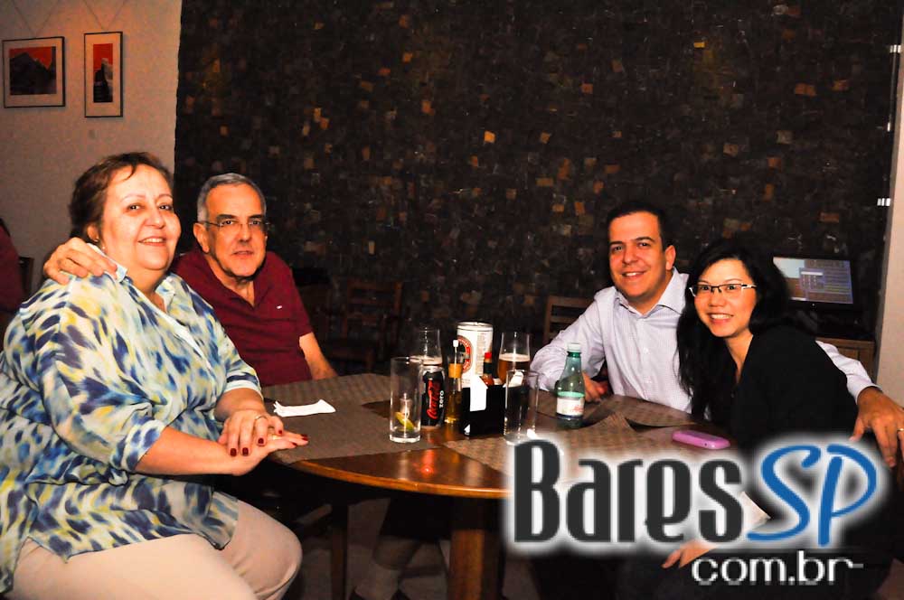 Evviva Restobar ofereceu ambiente intimista e cardápio variado na quinta-feira Evviva Restobar ofereceu ambiente intimista e cardápio variado na quinta-feira