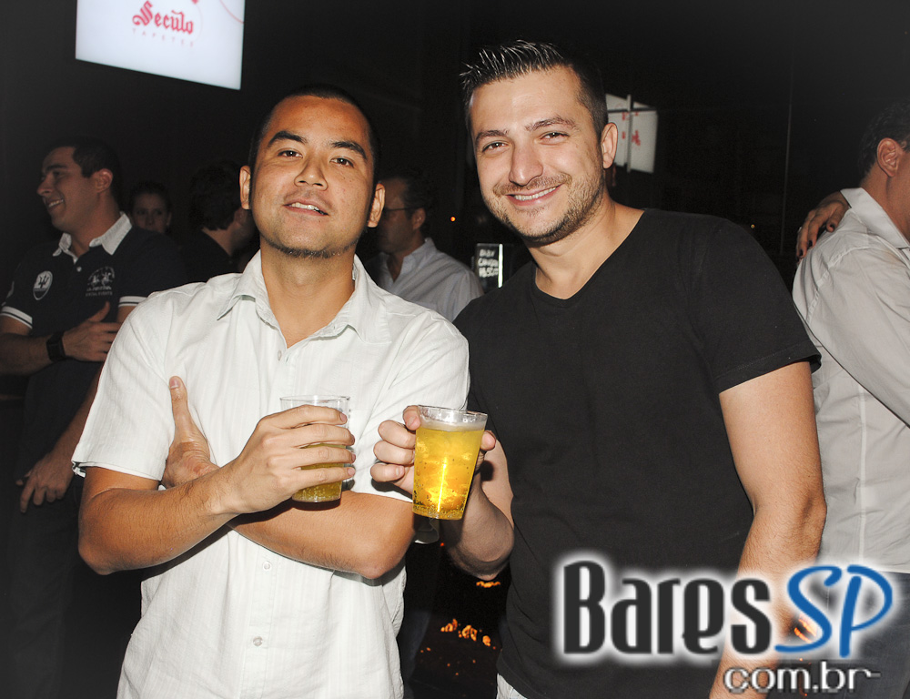 Club A apresentou o show do grupo Inimigos da HP Club A apresentou o show do grupo Inimigos da HP