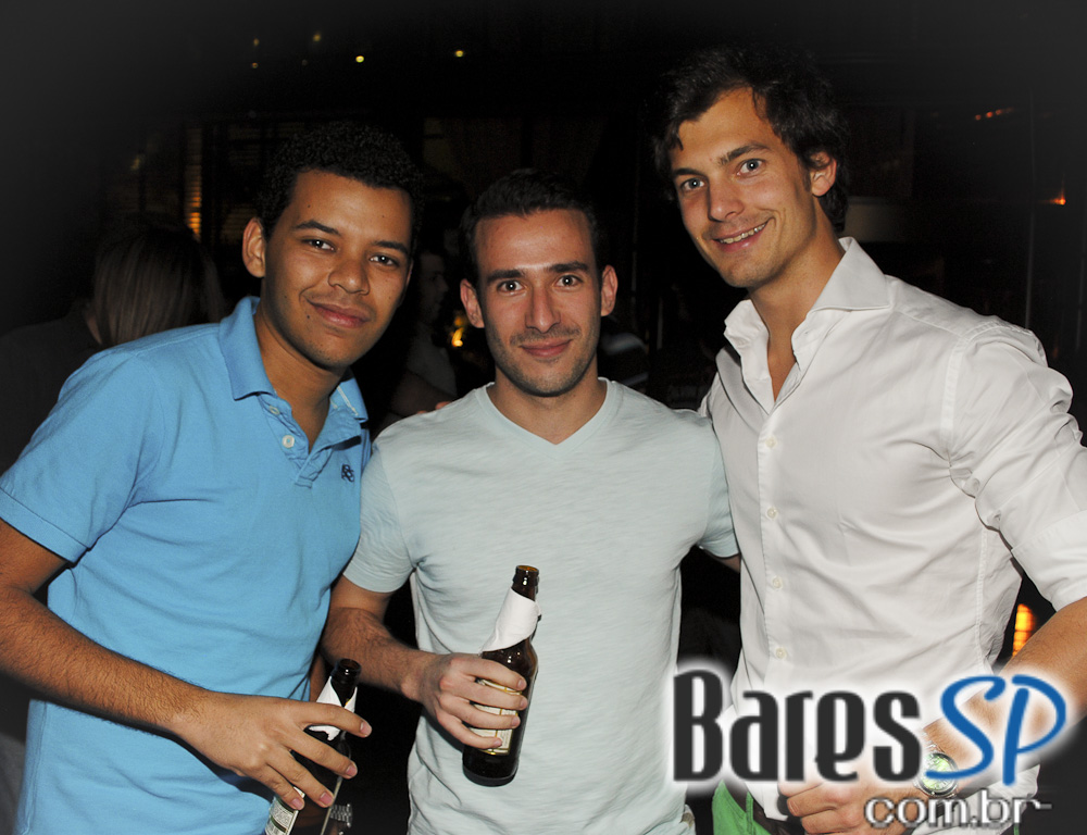 Club A apresentou o show do grupo Inimigos da HP Club A apresentou o show do grupo Inimigos da HP