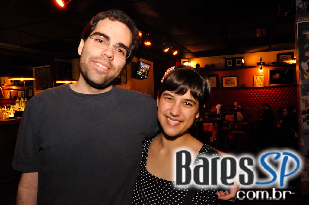 The Queen's Head Pub teve Happy Hour animado na quinta-feira The Queen's Head Pub teve Happy Hour animado na quinta-feira