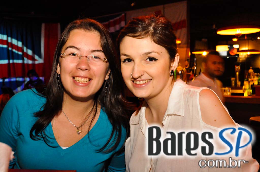 The Queen's Head Pub teve Happy Hour animado na quinta-feira The Queen's Head Pub teve Happy Hour animado na quinta-feira