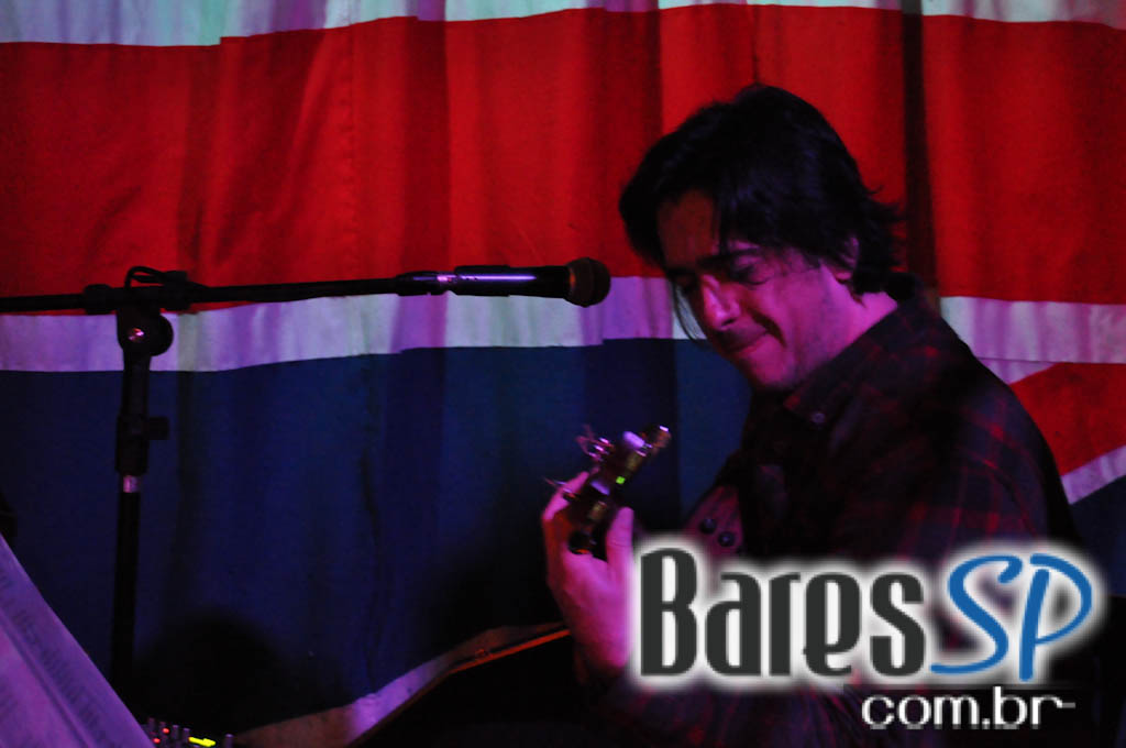 The Queen's Head Pub teve Happy Hour animado na quinta-feira The Queen's Head Pub teve Happy Hour animado na quinta-feira