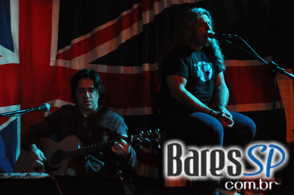 The Queen's Head Pub teve Happy Hour animado na quinta-feira The Queen's Head Pub teve Happy Hour animado na quinta-feira