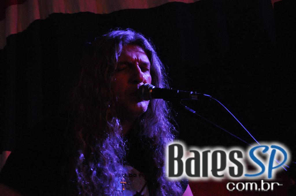 The Queen's Head Pub teve Happy Hour animado na quinta-feira The Queen's Head Pub teve Happy Hour animado na quinta-feira