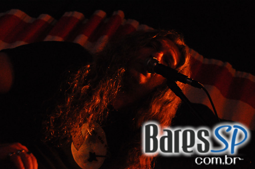 The Queen's Head Pub teve Happy Hour animado na quinta-feira The Queen's Head Pub teve Happy Hour animado na quinta-feira