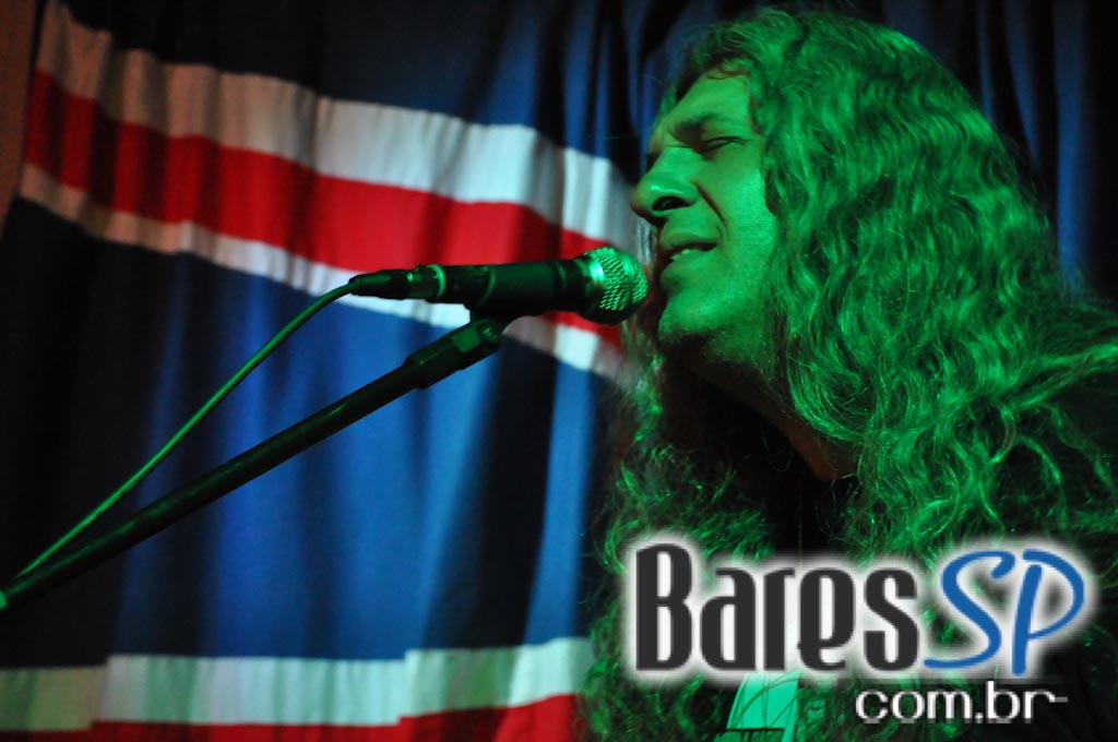 The Queen's Head Pub teve Happy Hour animado na quinta-feira The Queen's Head Pub teve Happy Hour animado na quinta-feira