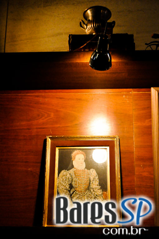 The Queen's Head Pub teve Happy Hour animado na quinta-feira The Queen's Head Pub teve Happy Hour animado na quinta-feira