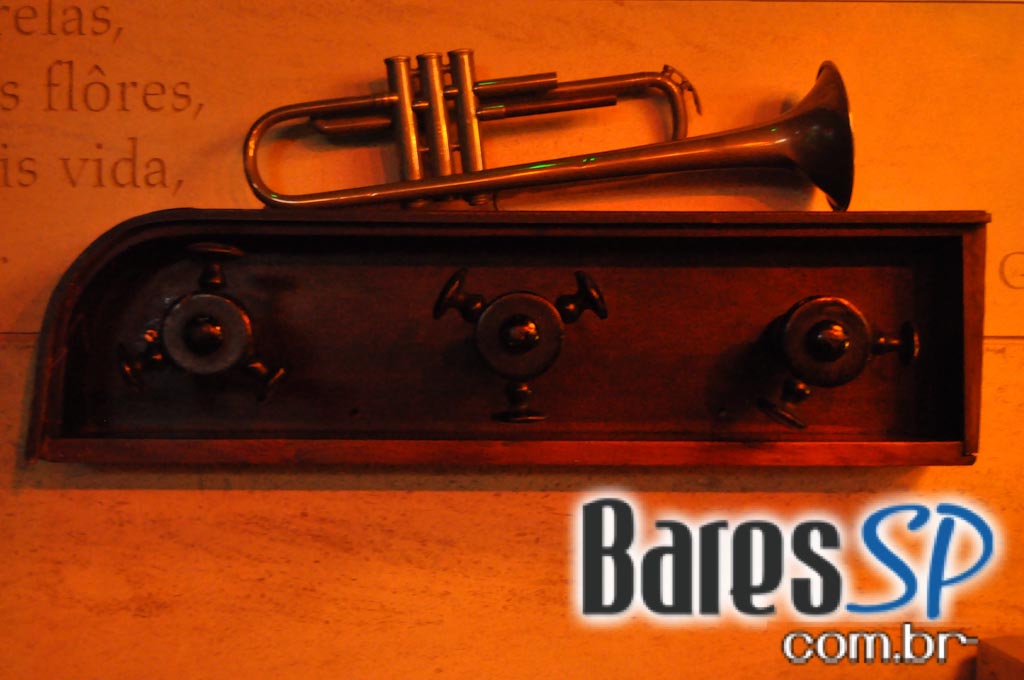 The Queen's Head Pub teve Happy Hour animado na quinta-feira The Queen's Head Pub teve Happy Hour animado na quinta-feira