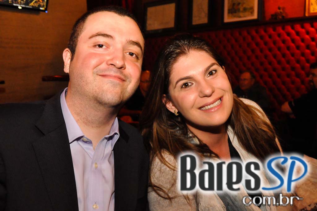 The Queen's Head Pub teve Happy Hour animado na quinta-feira The Queen's Head Pub teve Happy Hour animado na quinta-feira