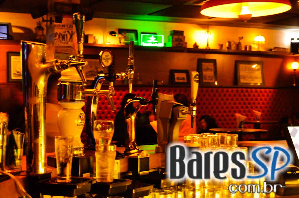 The Queen's Head Pub teve Happy Hour animado na quinta-feira The Queen's Head Pub teve Happy Hour animado na quinta-feira