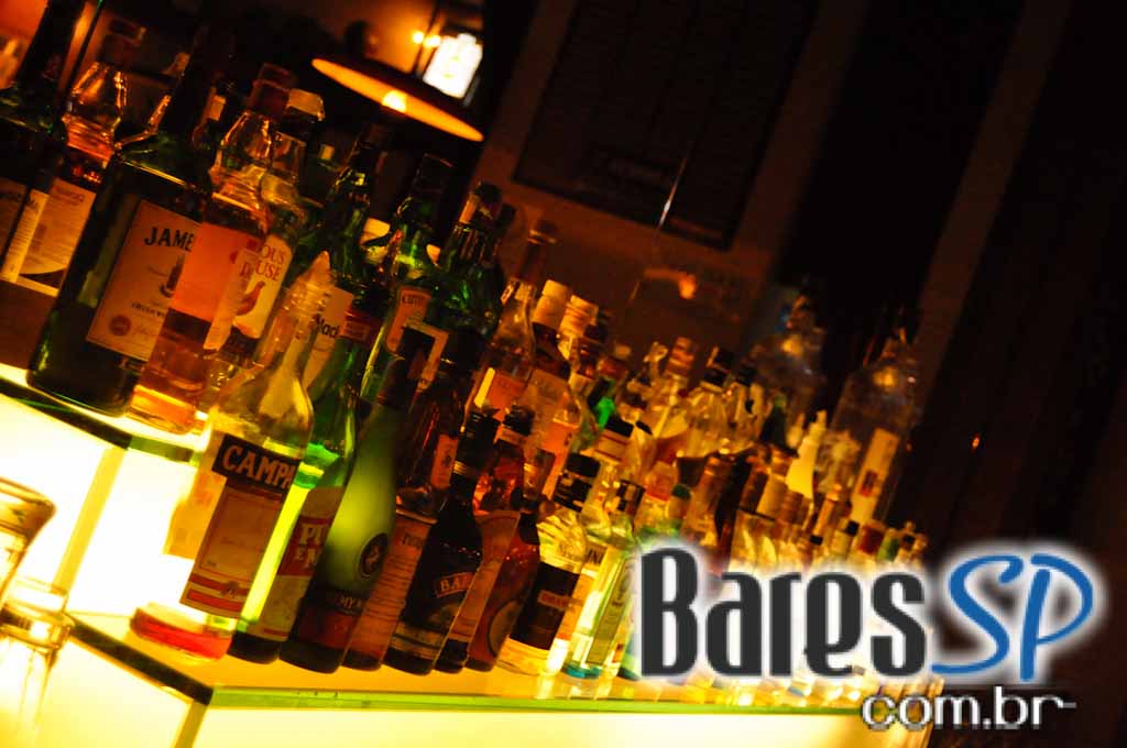 The Queen's Head Pub teve Happy Hour animado na quinta-feira The Queen's Head Pub teve Happy Hour animado na quinta-feira