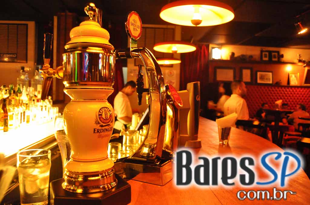 The Queen's Head Pub teve Happy Hour animado na quinta-feira The Queen's Head Pub teve Happy Hour animado na quinta-feira