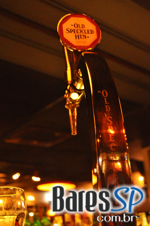 The Queen's Head Pub teve Happy Hour animado na quinta-feira The Queen's Head Pub teve Happy Hour animado na quinta-feira