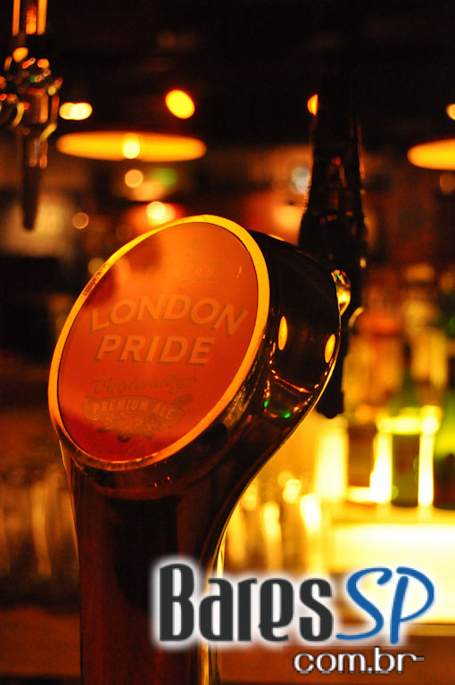 The Queen's Head Pub teve Happy Hour animado na quinta-feira The Queen's Head Pub teve Happy Hour animado na quinta-feira