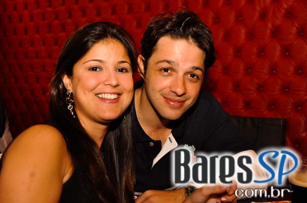 The Queen's Head Pub teve Happy Hour animado na quinta-feira The Queen's Head Pub teve Happy Hour animado na quinta-feira