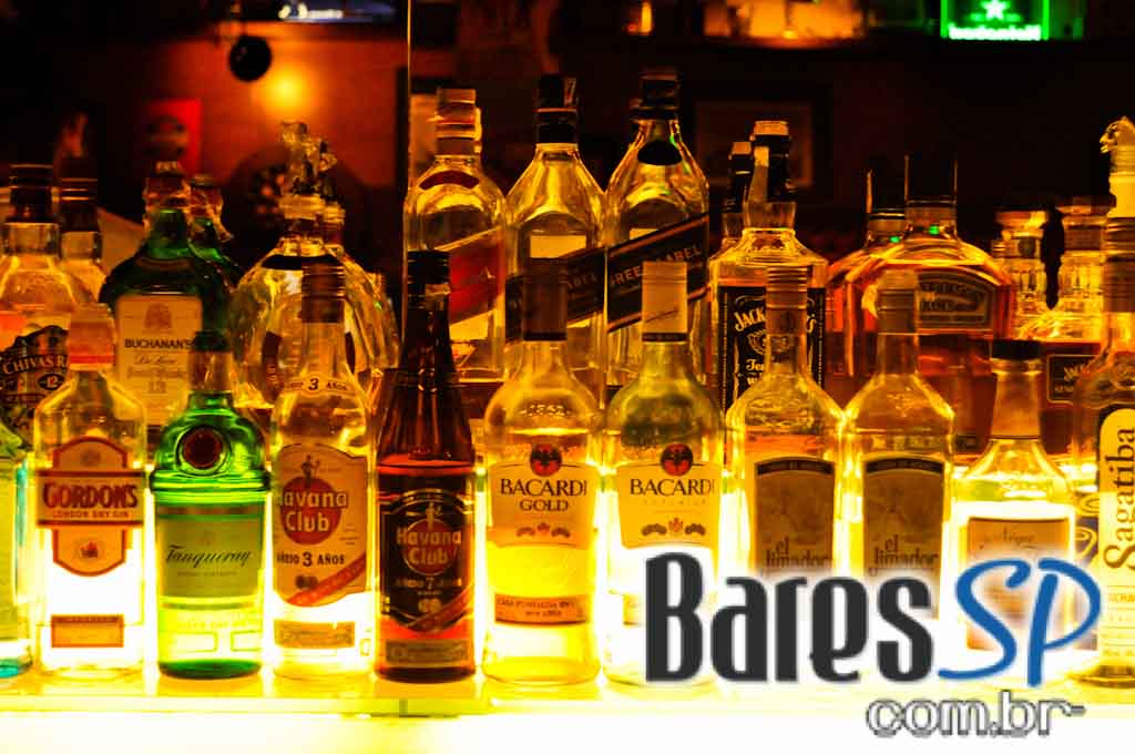 The Queen's Head Pub teve Happy Hour animado na quinta-feira The Queen's Head Pub teve Happy Hour animado na quinta-feira