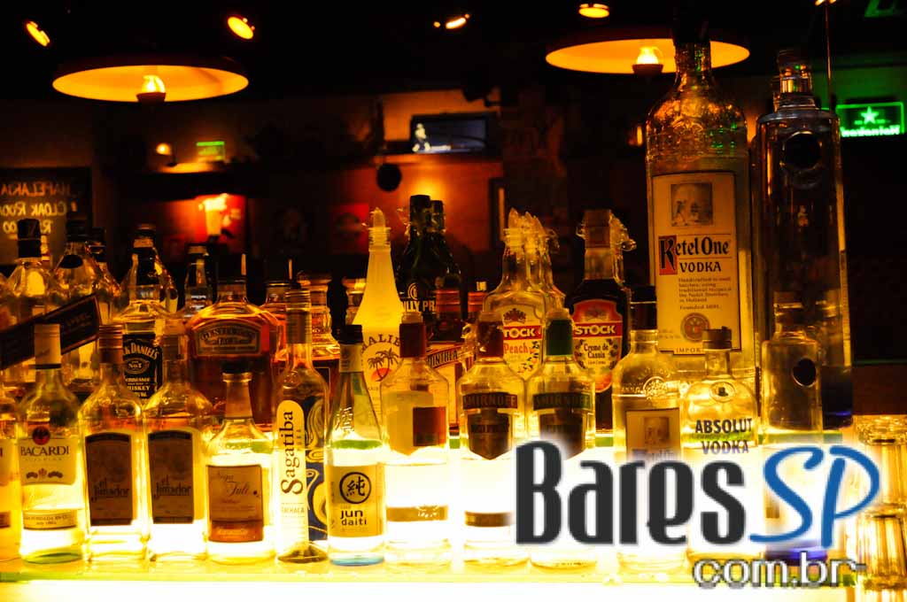 The Queen's Head Pub teve Happy Hour animado na quinta-feira The Queen's Head Pub teve Happy Hour animado na quinta-feira