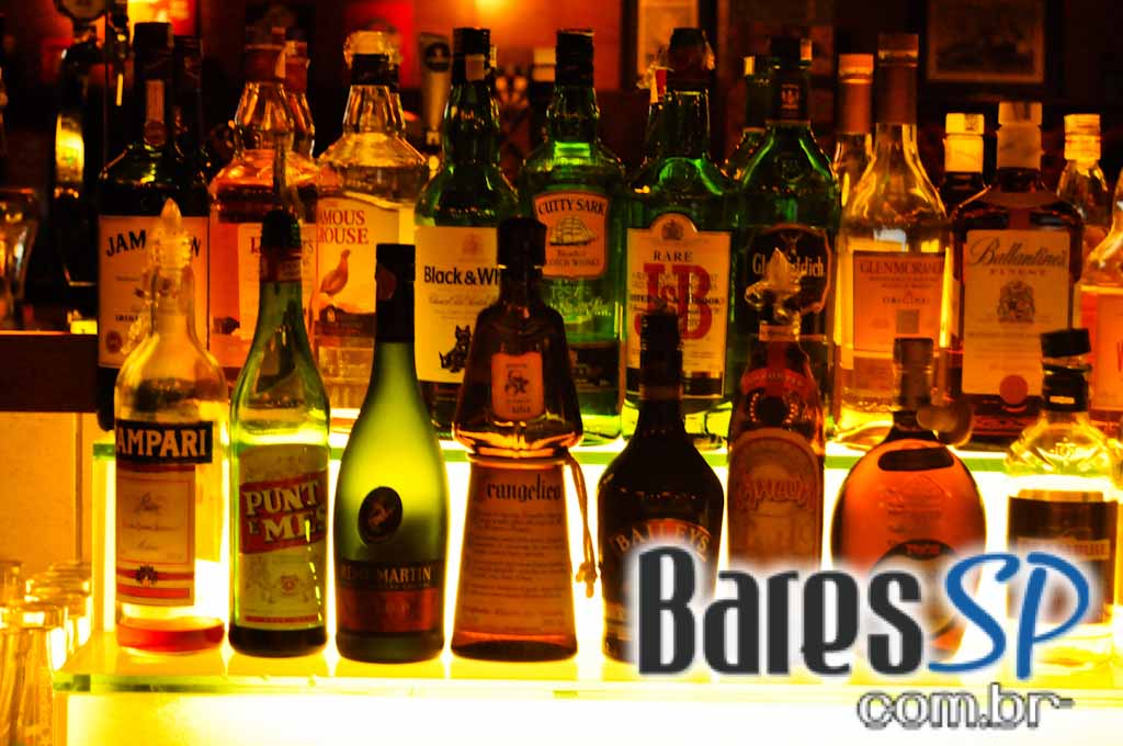 The Queen's Head Pub teve Happy Hour animado na quinta-feira The Queen's Head Pub teve Happy Hour animado na quinta-feira