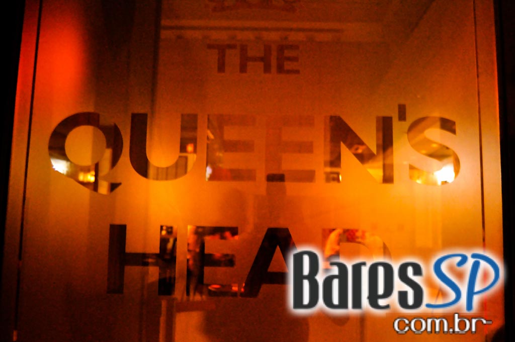 The Queen's Head Pub teve Happy Hour animado na quinta-feira The Queen's Head Pub teve Happy Hour animado na quinta-feira