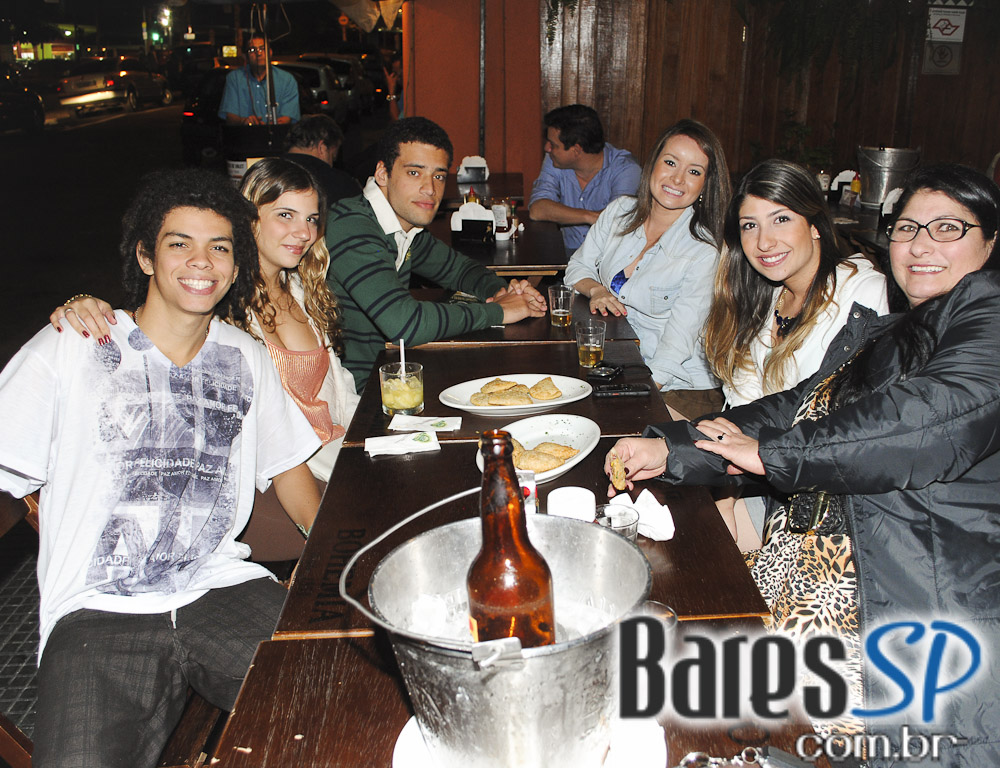 Descontração no hapy hour do Bar Zé Bonito Descontração no hapy hour do Bar Zé Bonito