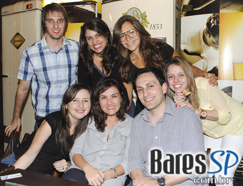 Descontração no hapy hour do Bar Zé Bonito Descontração no hapy hour do Bar Zé Bonito