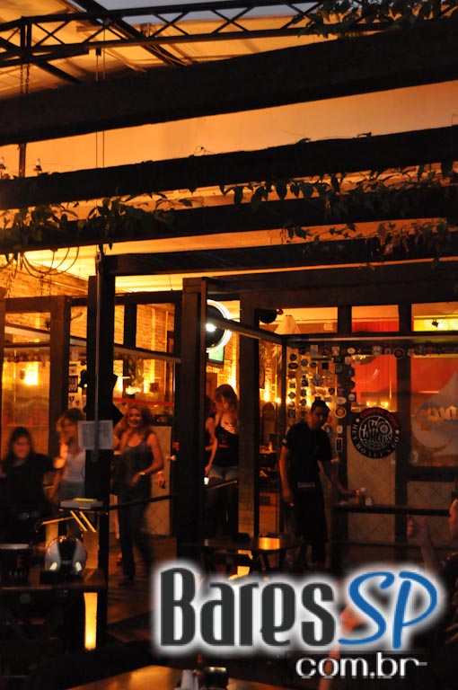 Feijoada e pop rock no sábado do Bar do Santa Feijoada e pop rock no sábado do Bar do Santa