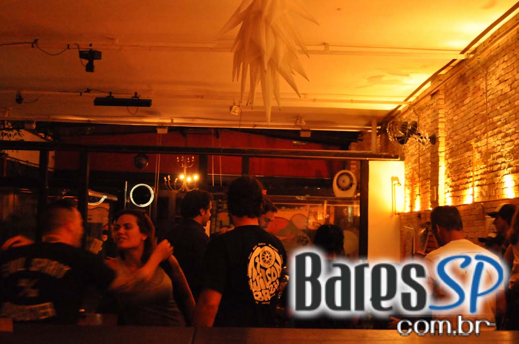 Feijoada e pop rock no sábado do Bar do Santa Feijoada e pop rock no sábado do Bar do Santa