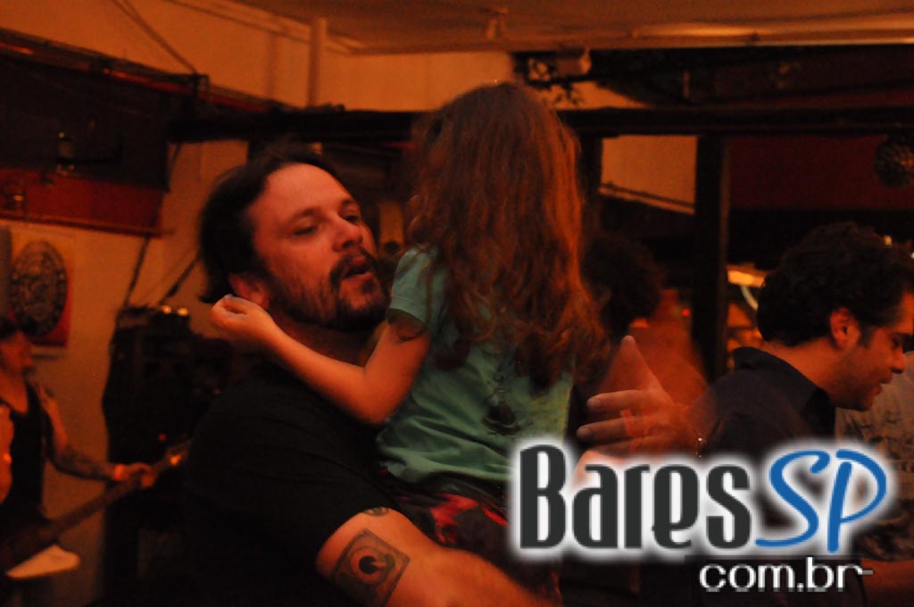 Feijoada e pop rock no sábado do Bar do Santa Feijoada e pop rock no sábado do Bar do Santa